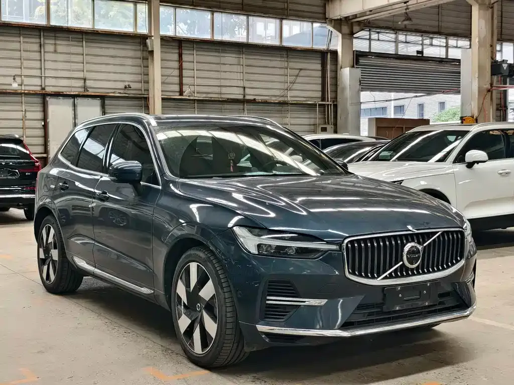 Volvo XC60 PHEV — фото 3