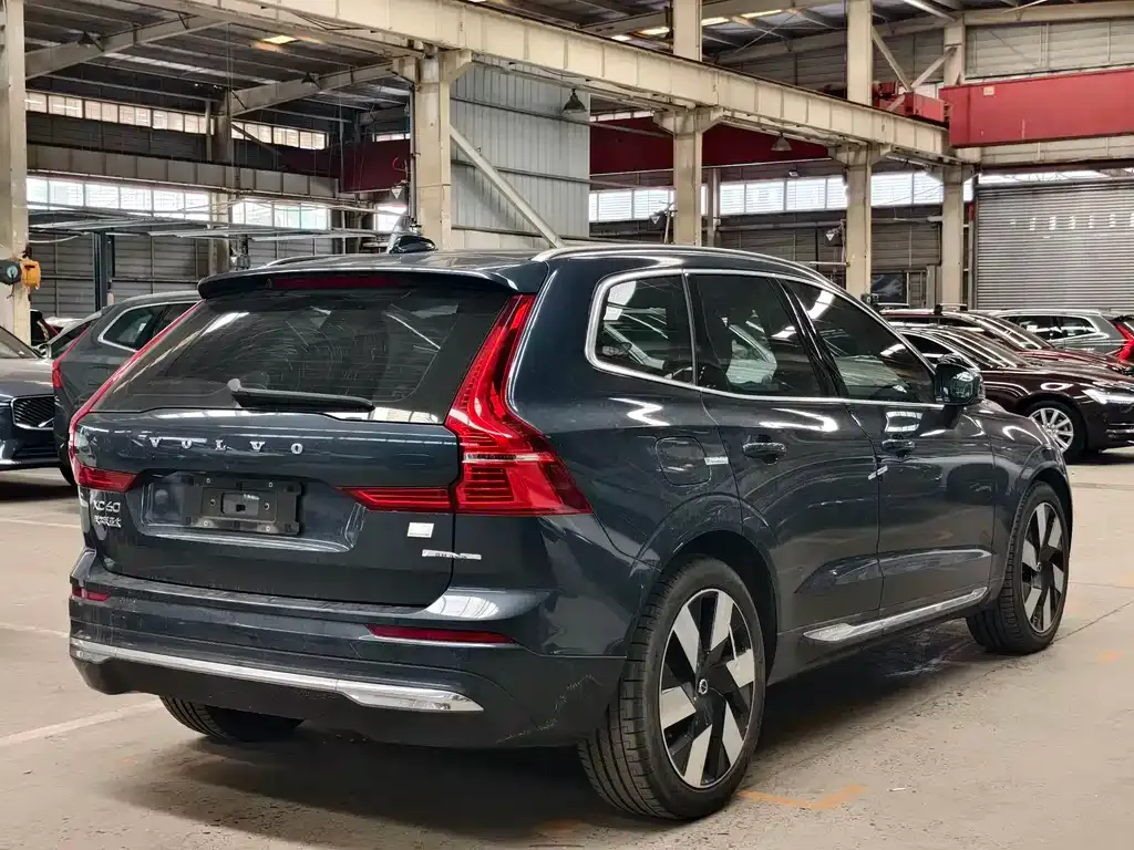Volvo XC60 PHEV — фото 4
