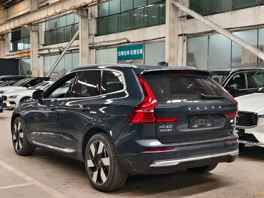 Volvo XC60 PHEV — фото 6
