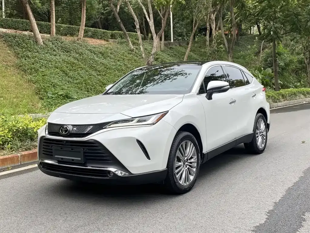 Toyota Harrier — фото 1