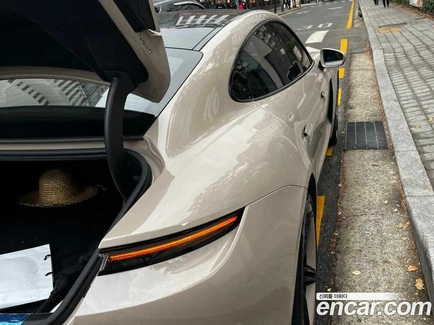 Porsche Taycan 2021 из KR, фото 2