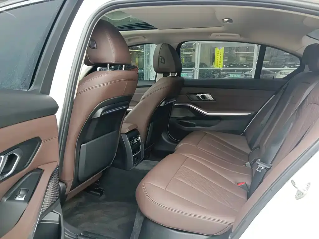 BMW 3 Series 2022 из CN, фото 10