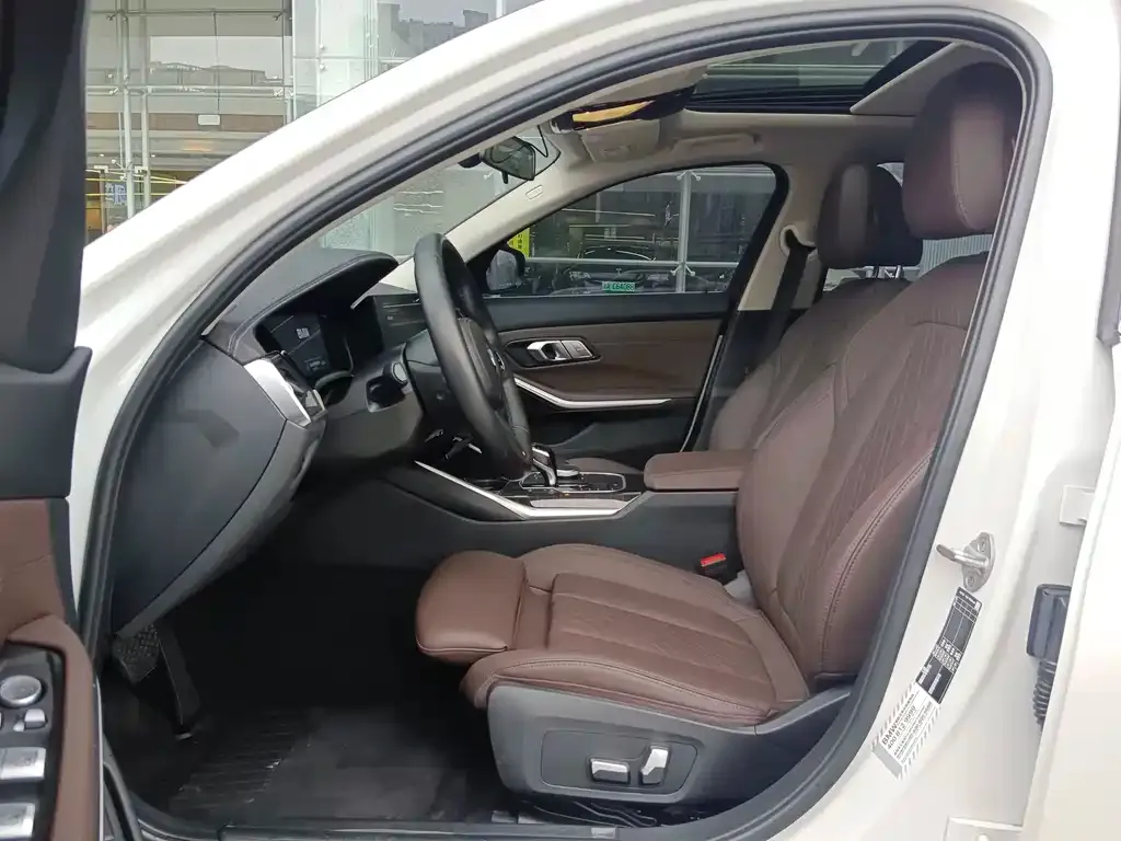 BMW 3 Series 2022 из CN, фото 9