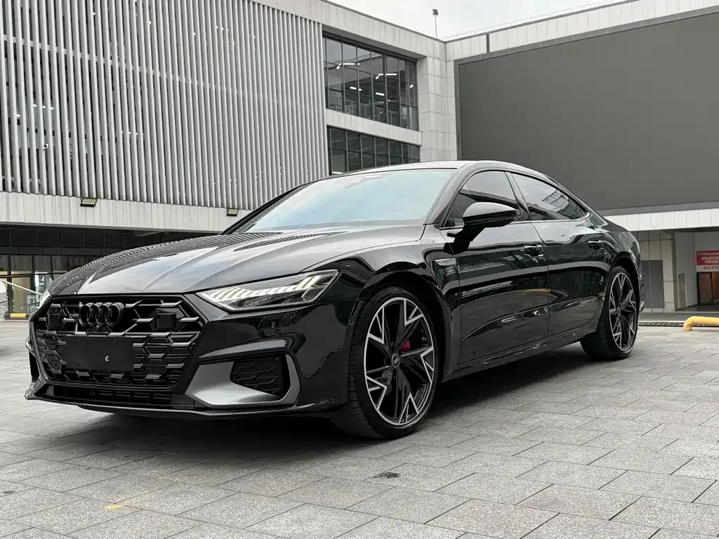 Audi A7L — фото 1