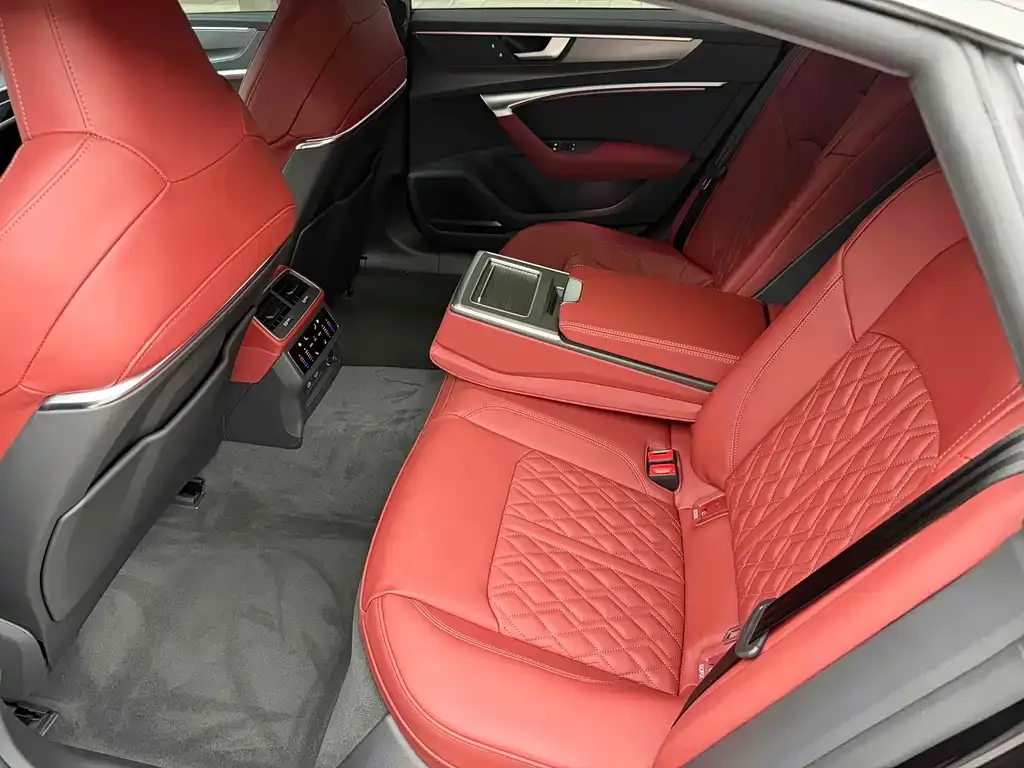 Audi A7L — фото 9