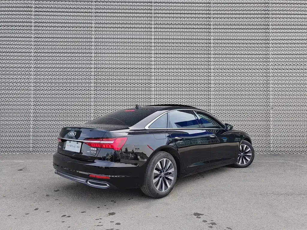 Audi A6L — фото 8