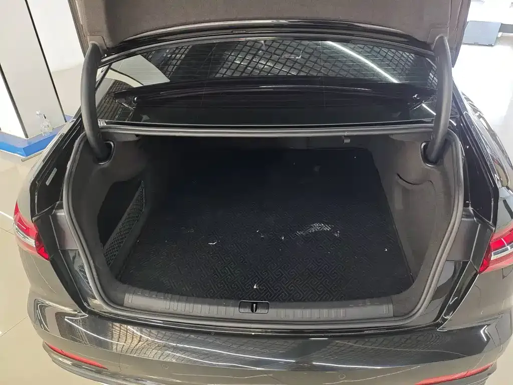Audi A6L 2021 из CN, фото 10