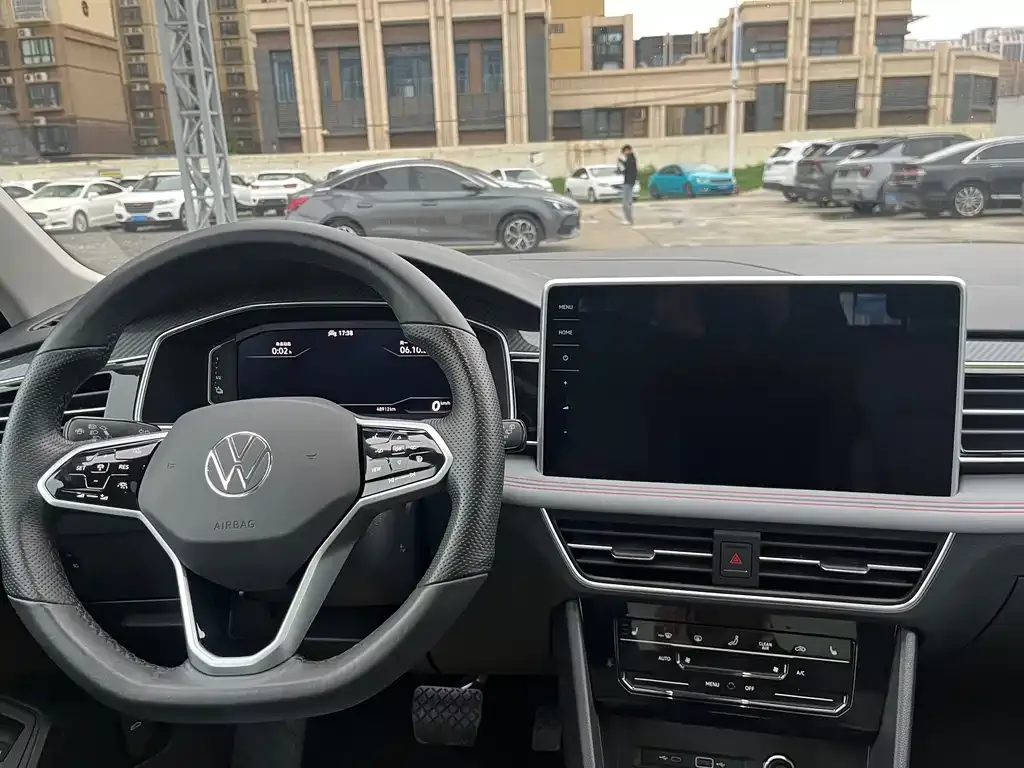 Volkswagen Tiguan L New Energy — фото 10