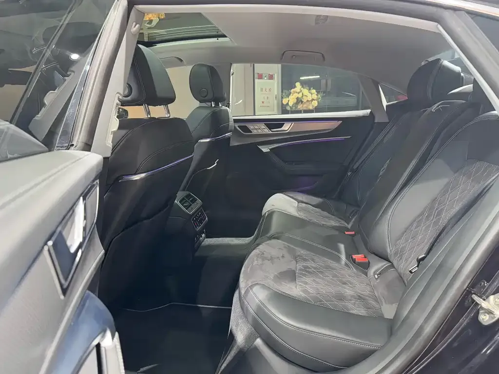 Audi A7L 2025 из CN, фото 7