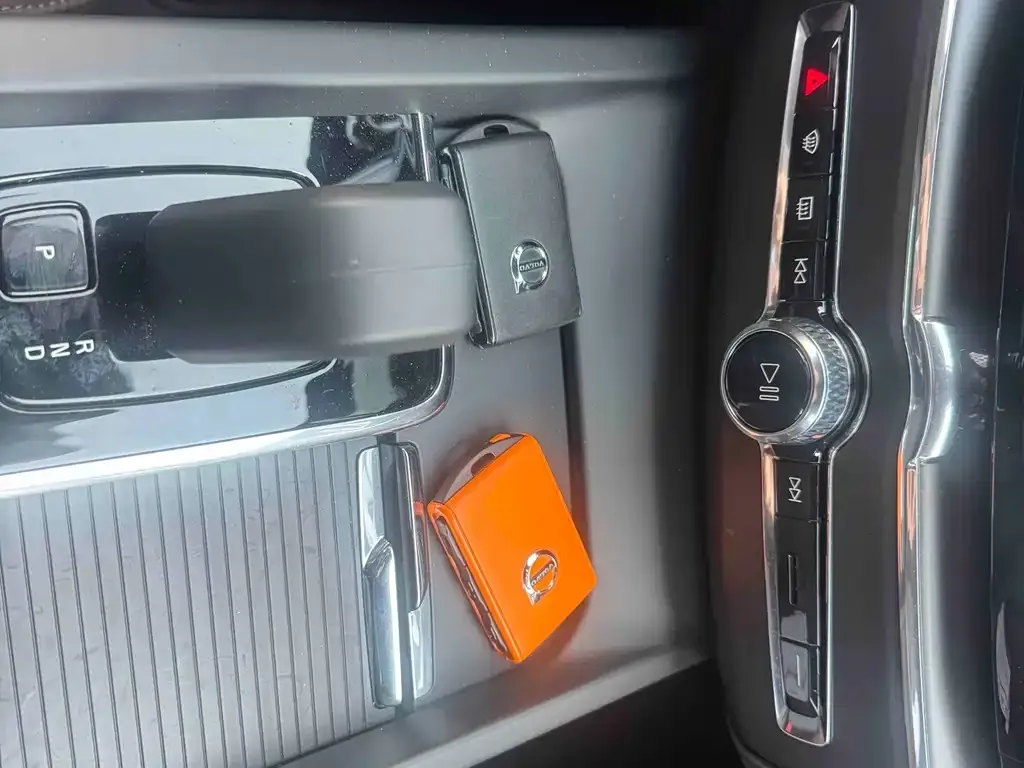 Volvo XC60 2024 из CN, фото 5