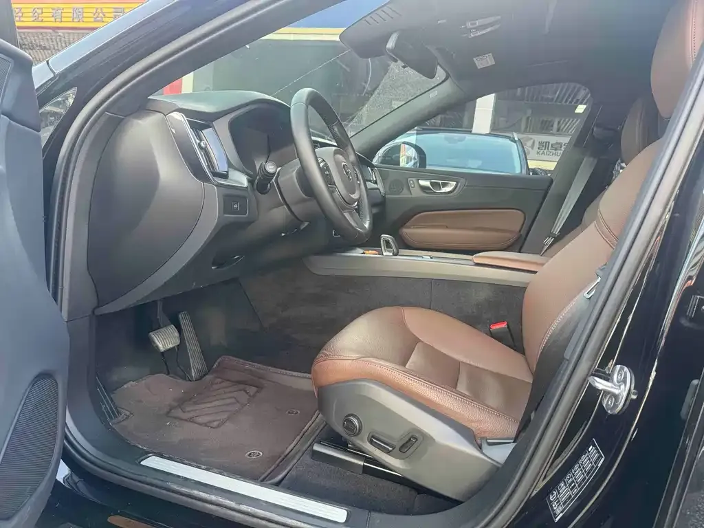 Volvo XC60 2024 из CN, фото 8