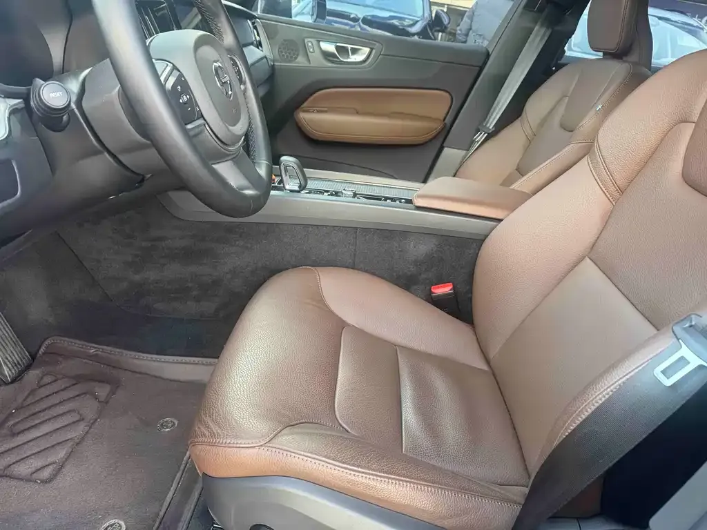 Volvo XC60 2024 из CN, фото 9