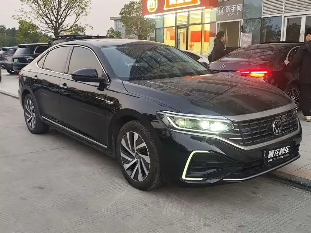 Volkswagen Passat New Energy — фото 3