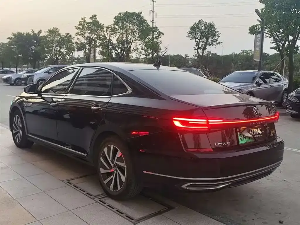 Volkswagen Passat New Energy — фото 7