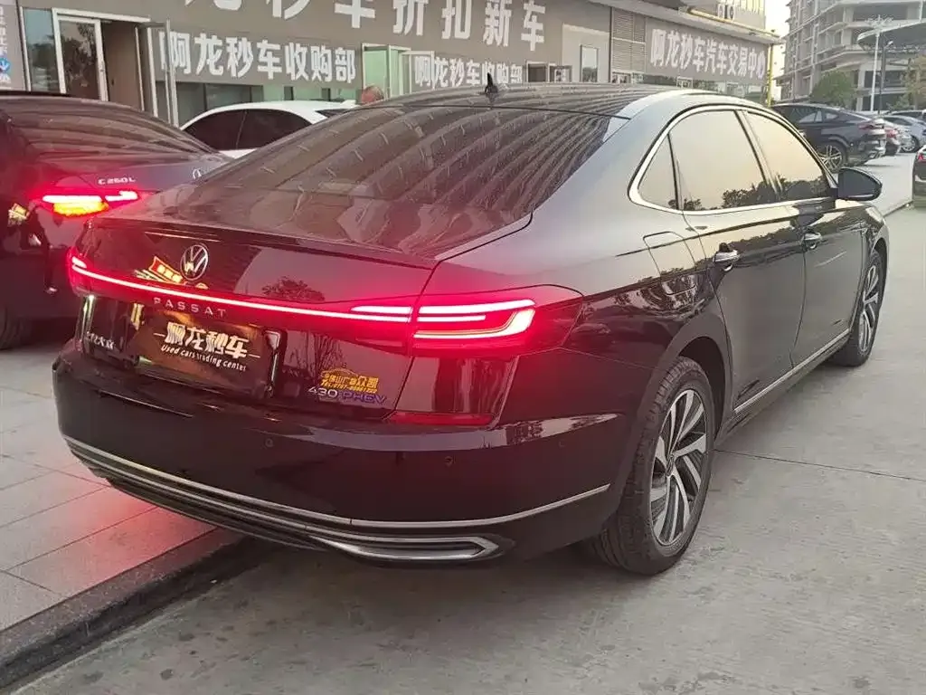 Volkswagen Passat New Energy — фото 9