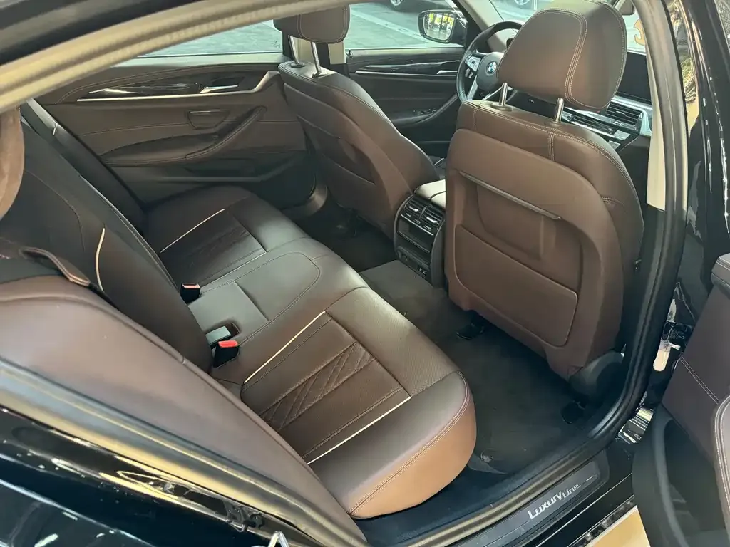 BMW 5 Series — фото 10