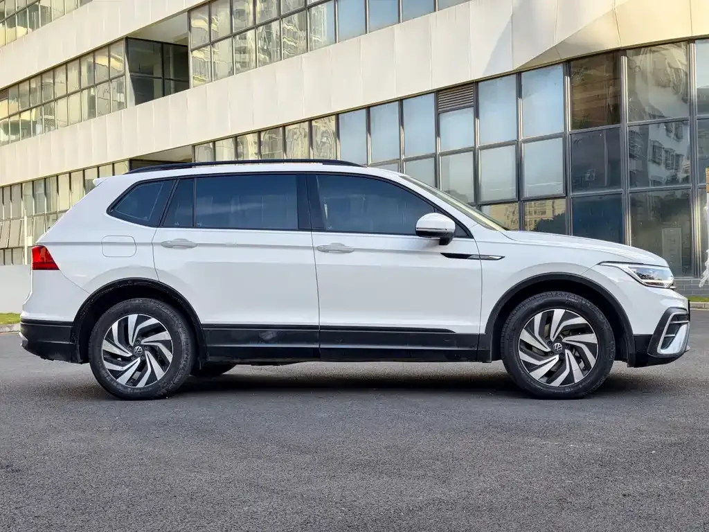 Volkswagen Tiguan L 2022 из CN, фото 7