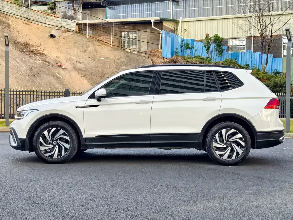Volkswagen Tiguan L 2022 из CN, фото 8