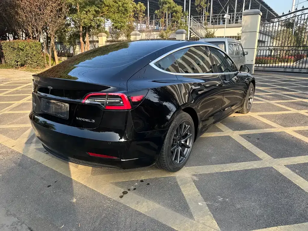 Tesla Model 3 — фото 6