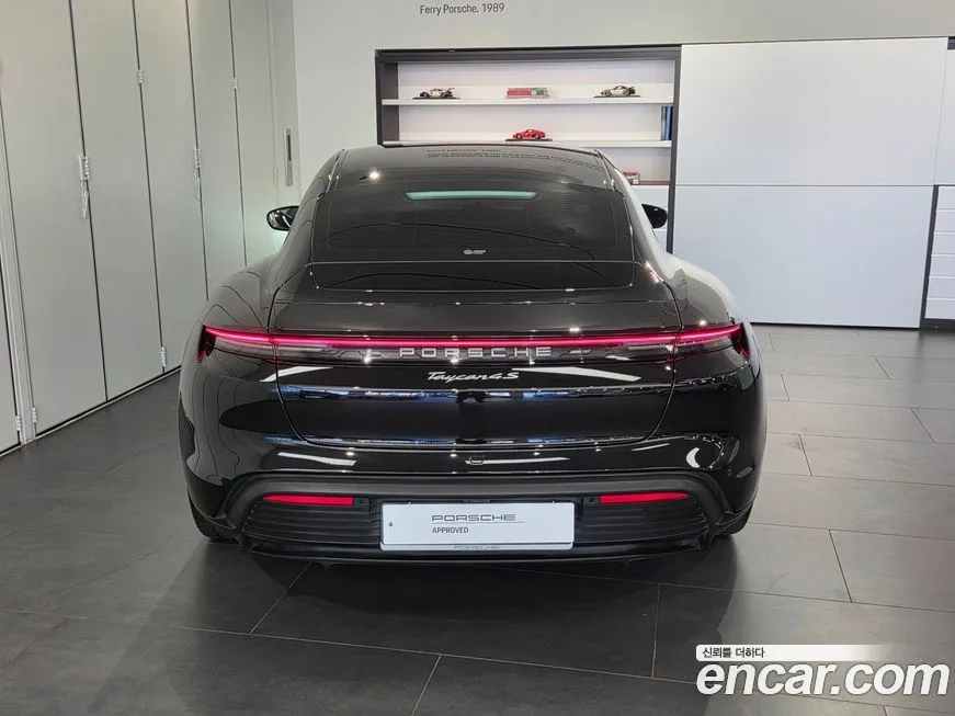 Porsche Taycan 2025 из KR, фото 4