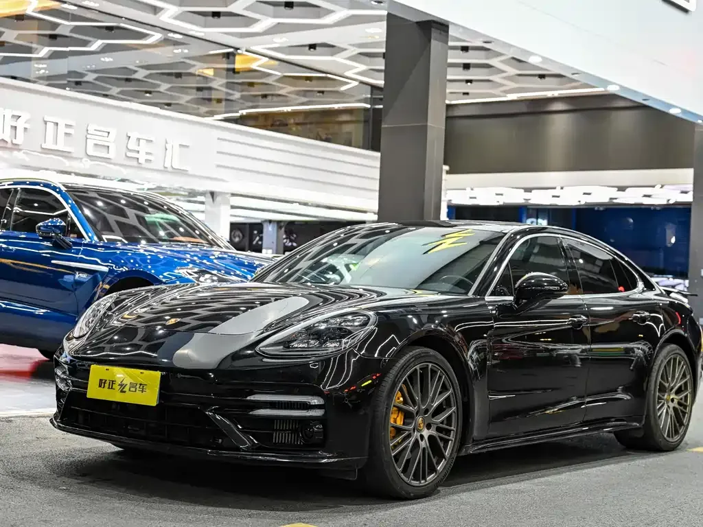 Porsche Panamera — фото 1