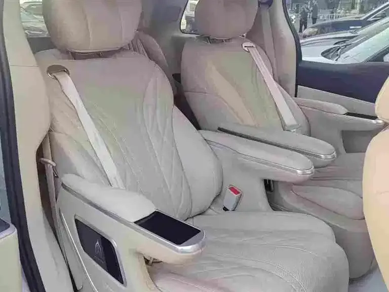 Buick GL8 2023 из CN, фото 3