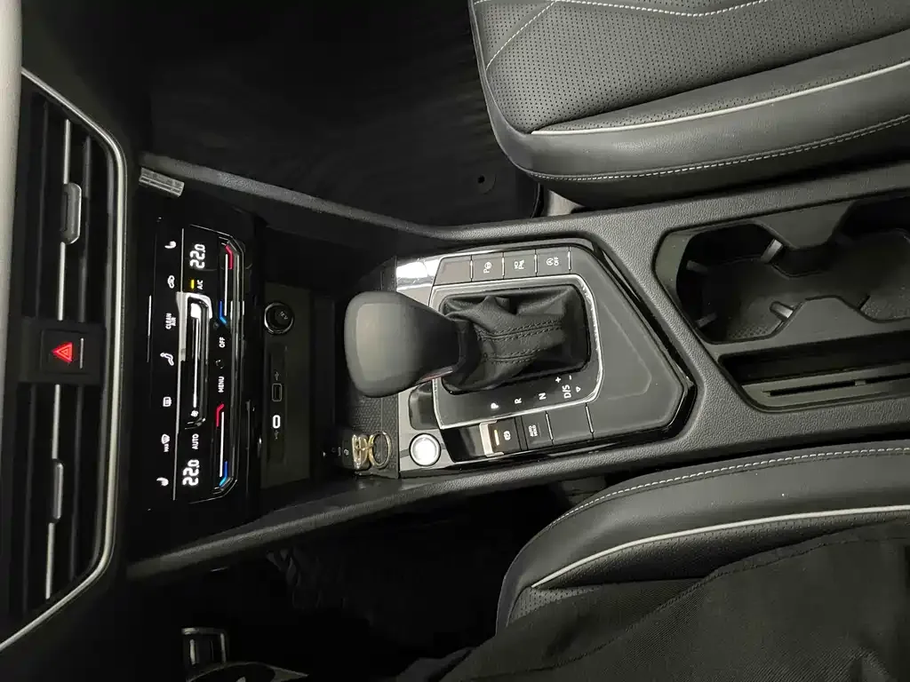 Volkswagen Tiguan L 2022 из CN, фото 10