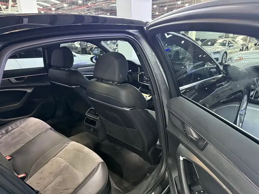 Audi A6L 2022 из CN, фото 10