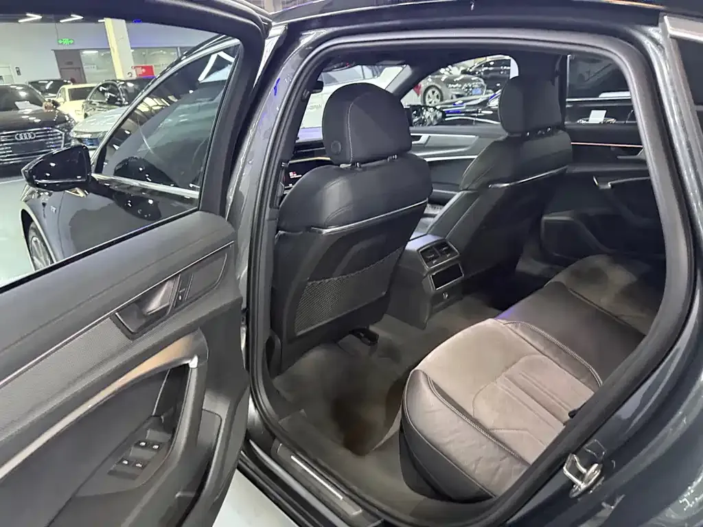 Audi A6L 2022 из CN, фото 5