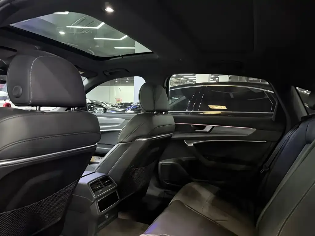 Audi A6L 2022 из CN, фото 6
