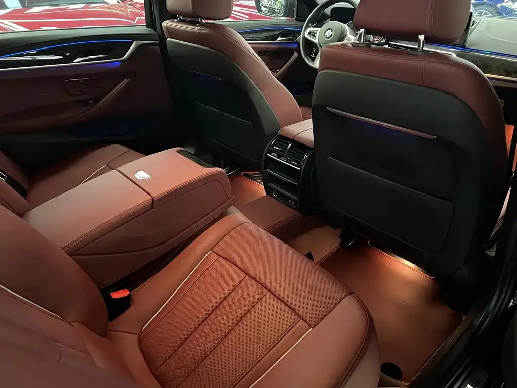 BMW 5 Series 2022 из CN, фото 9