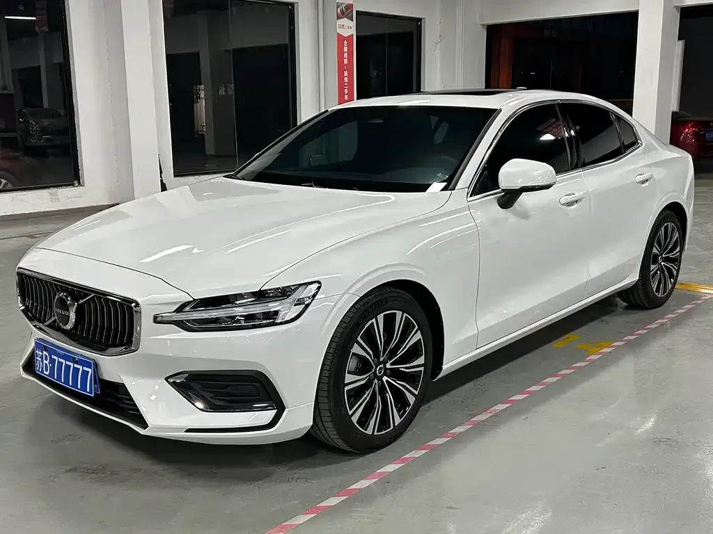Volvo S60 — фото 1