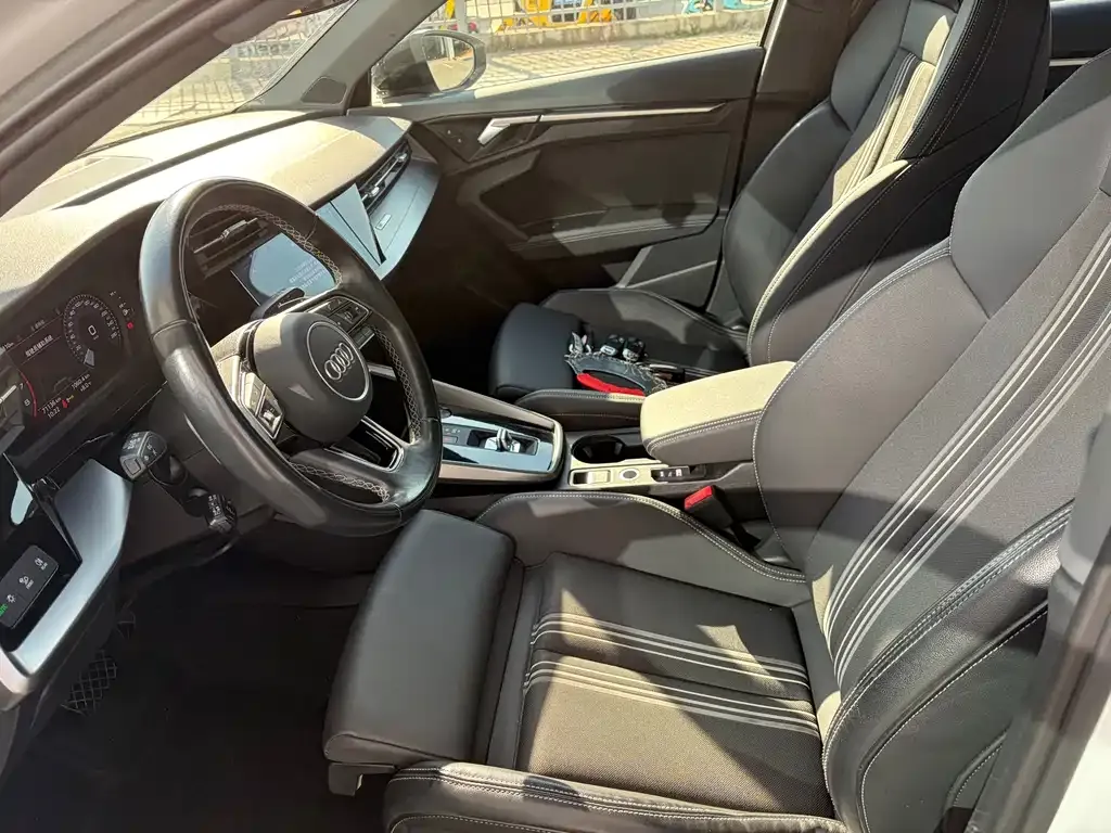 Audi A3 2023 из CN, фото 2