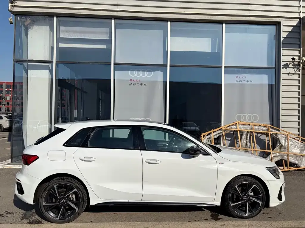 Audi A3 2023 из CN, фото 8