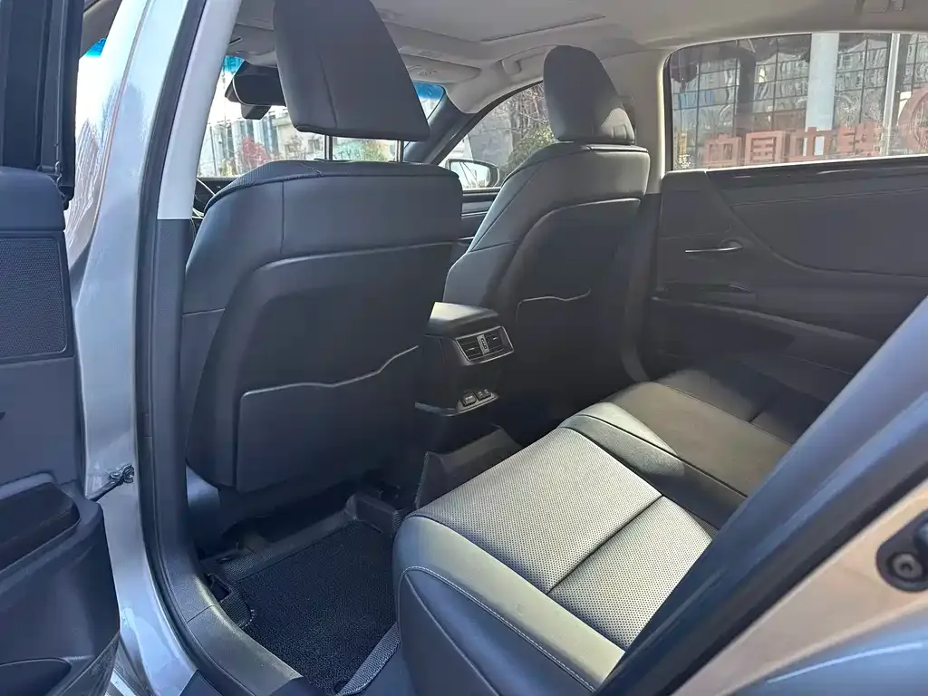 Lexus ES 2021 из CN, фото 7