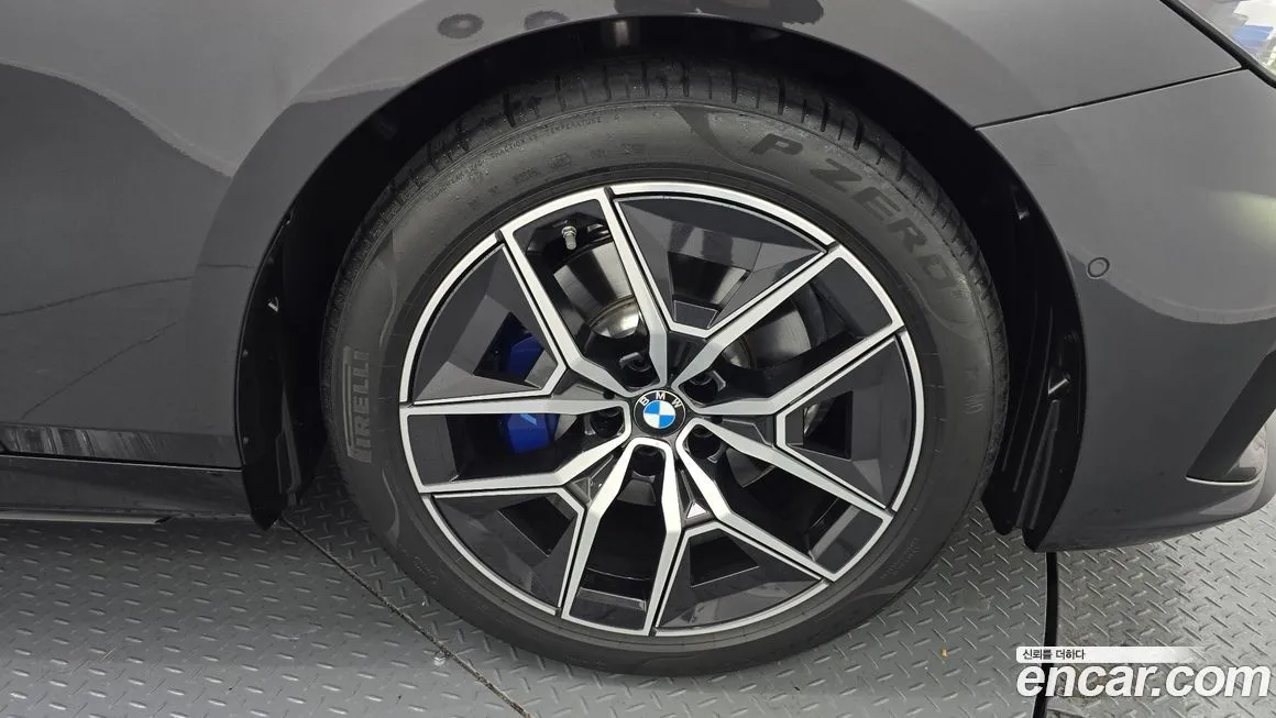 BMW 5-Series 2025 из KR, фото 5