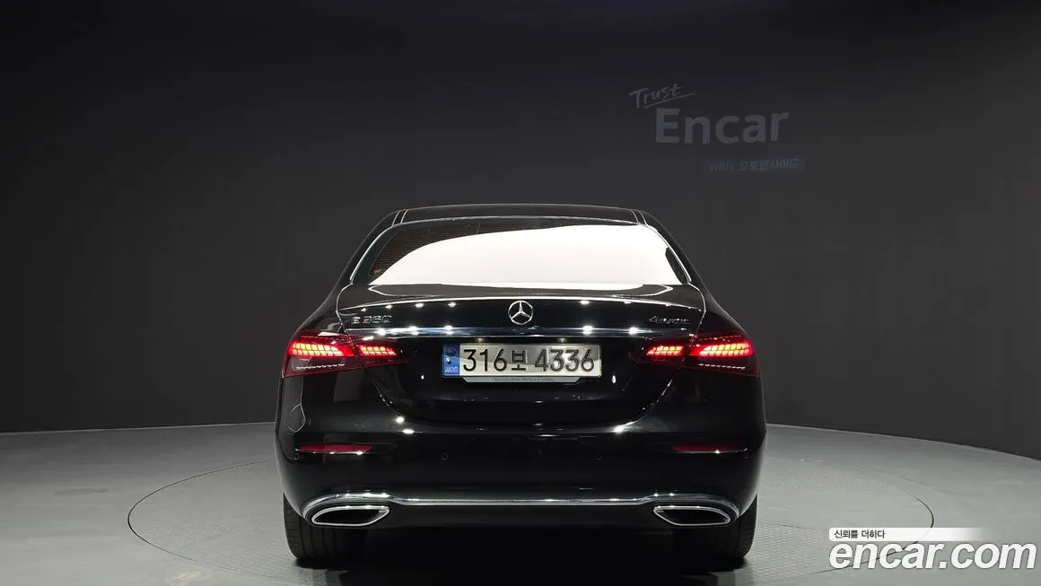 Mercedes-Benz E-Class — фото 4