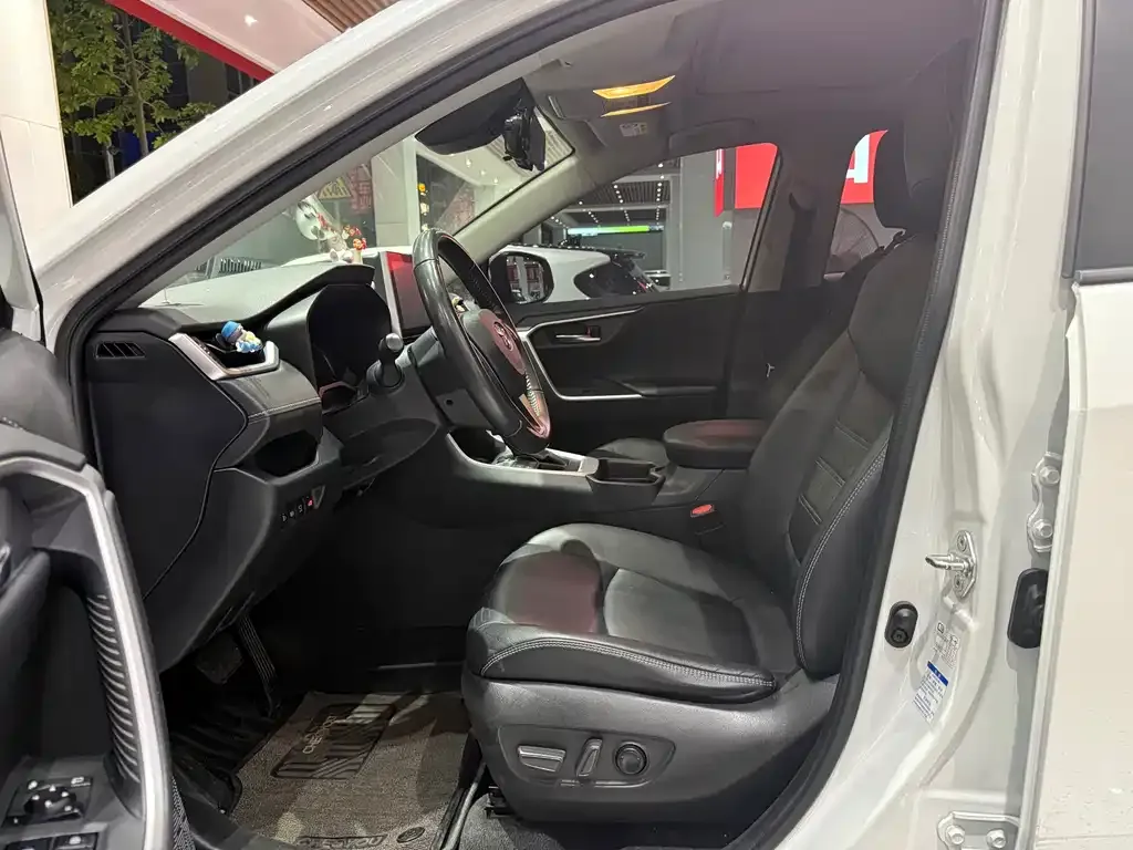 Toyota RAV4 2021 из CN, фото 4