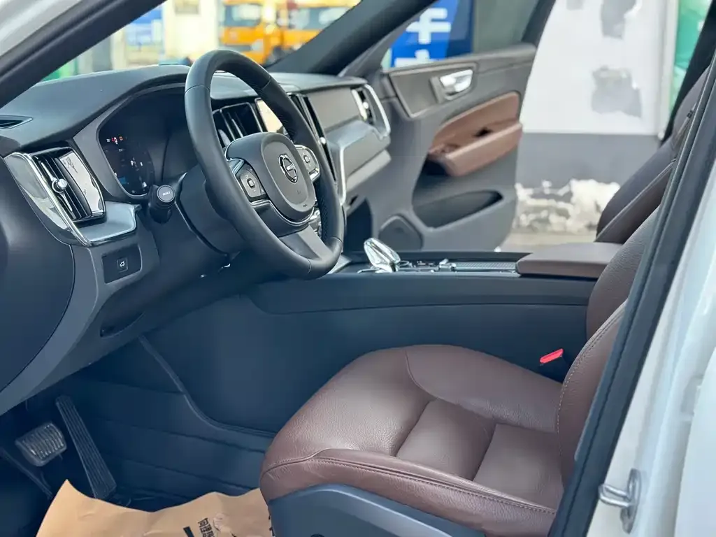 Volvo XC60 2023 из CN, фото 6