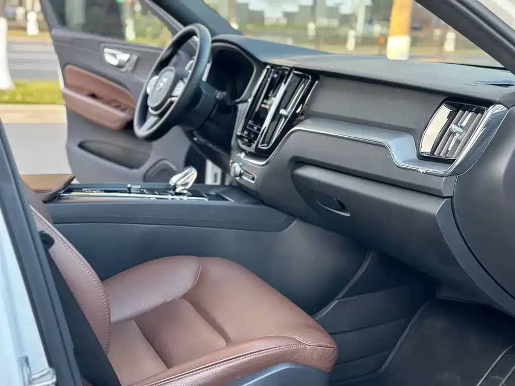 Volvo XC60 2023 из CN, фото 7