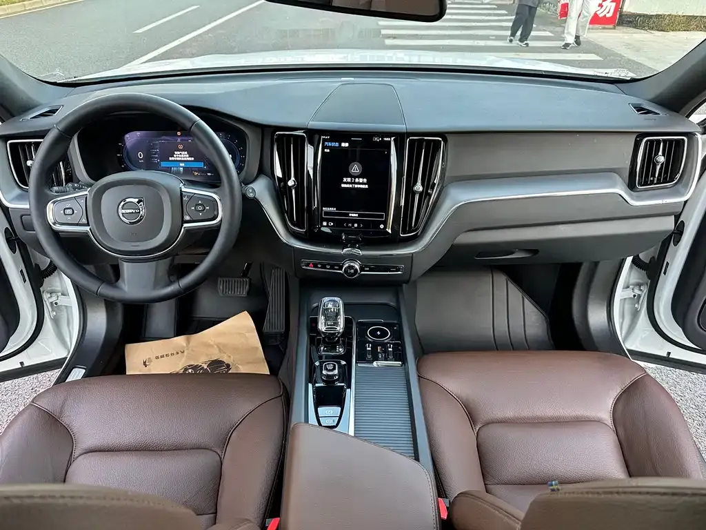 Volvo XC60 2023 из CN, фото 9