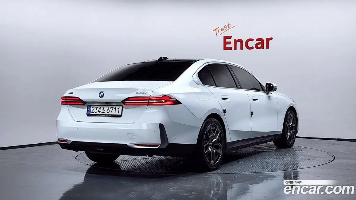 BMW 5-Series 2024 из KR, фото 2