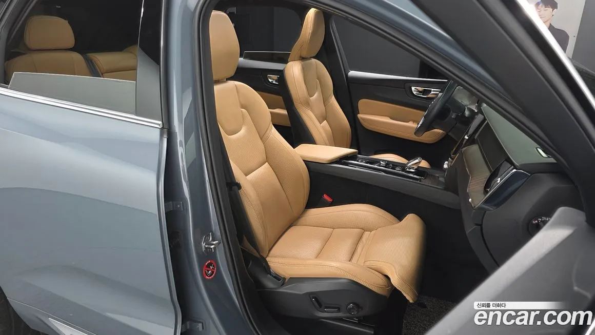Volvo XC60 — фото 10