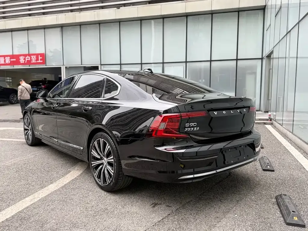 Volvo S90 2023 из CN, фото 6
