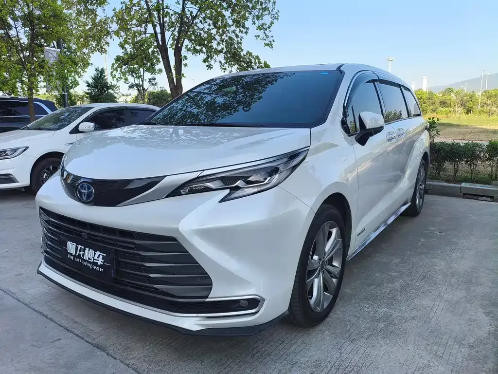 Toyota Sienna 2024 из CN, фото 1