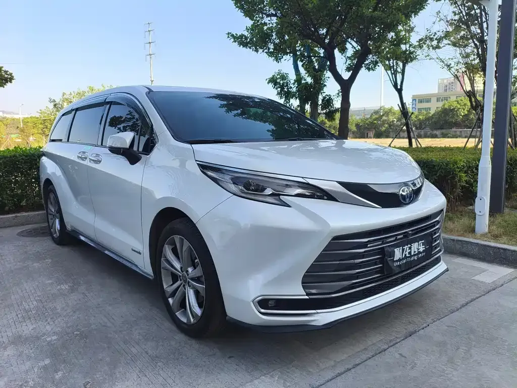 Toyota Sienna 2024 из CN, фото 3
