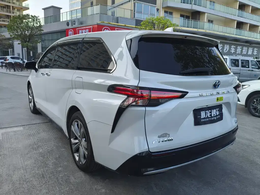 Toyota Sienna 2024 из CN, фото 5