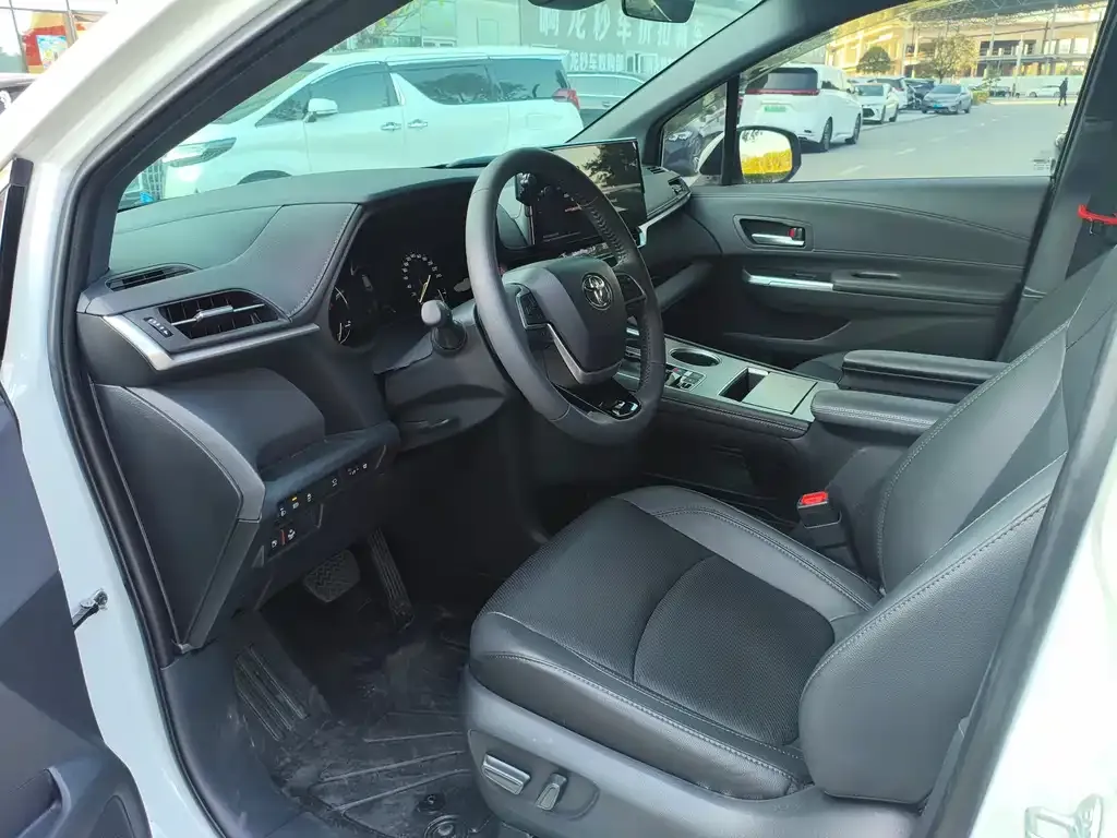 Toyota Sienna 2024 из CN, фото 7