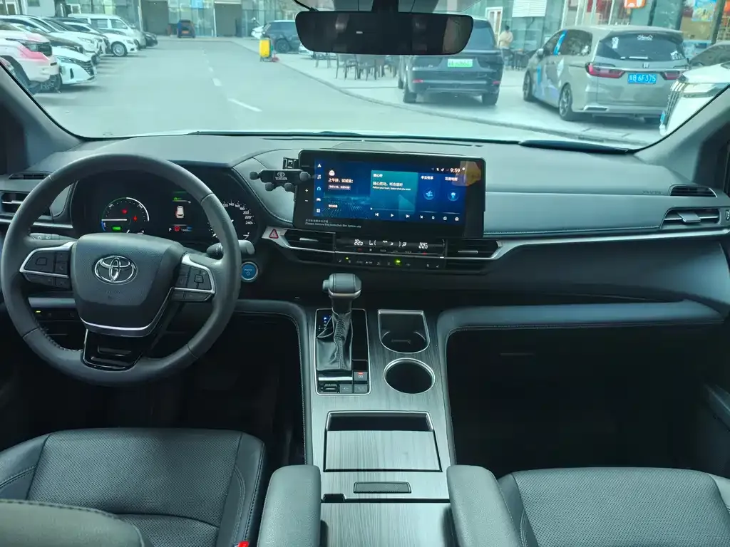 Toyota Sienna 2024 из CN, фото 8