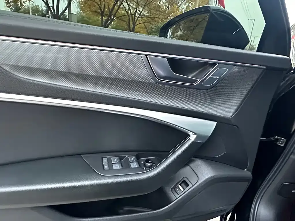 Audi A6L 2023 из CN, фото 6